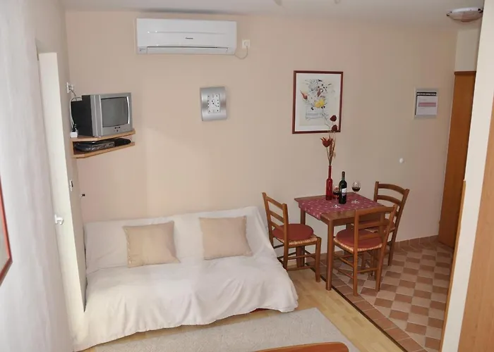 With A Parking Space Omisalj, Krk - 12793 דירה *